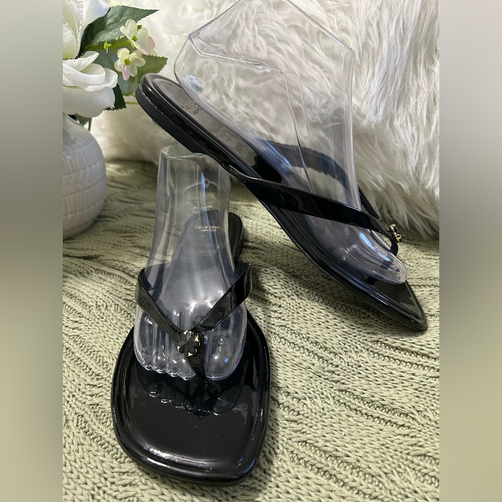 NEW Kate Spade Black Patent Thong Sandals with Floral Accents, Size 10 - Picture 3 of 6